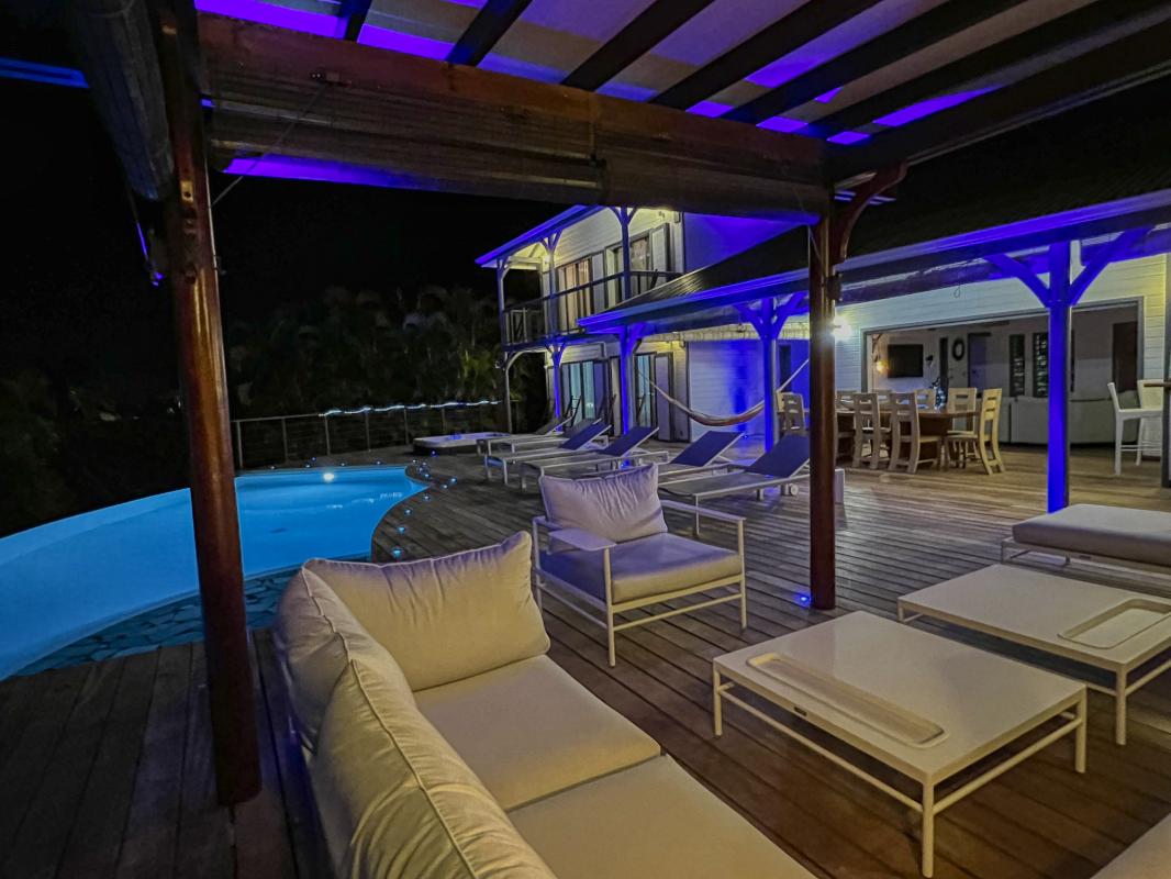 47.Location villa piscine Sainte Anne Guadeloupe_Terrasse Piscine Mer